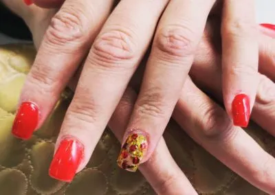 decoración uñas rojas Reus