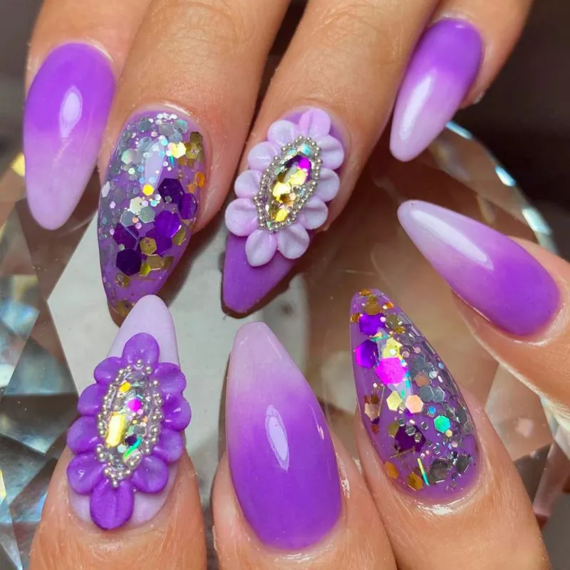 decoracion de uñas 3d y tema lila Reus